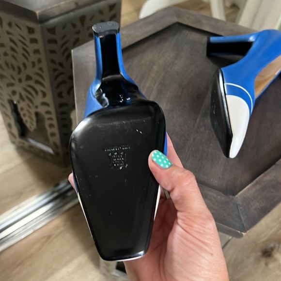 NWOT, St John, leather heels, blue white color block, size 6 - Picture 11 of 13